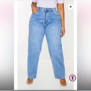 PRETTYLITTLETHING Plus Light Blue Wash
Boyfriend Jeans